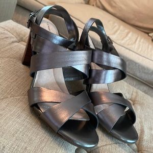 Lands’ End Alicia ankle strap sandal, women’s size 7, gunmetal